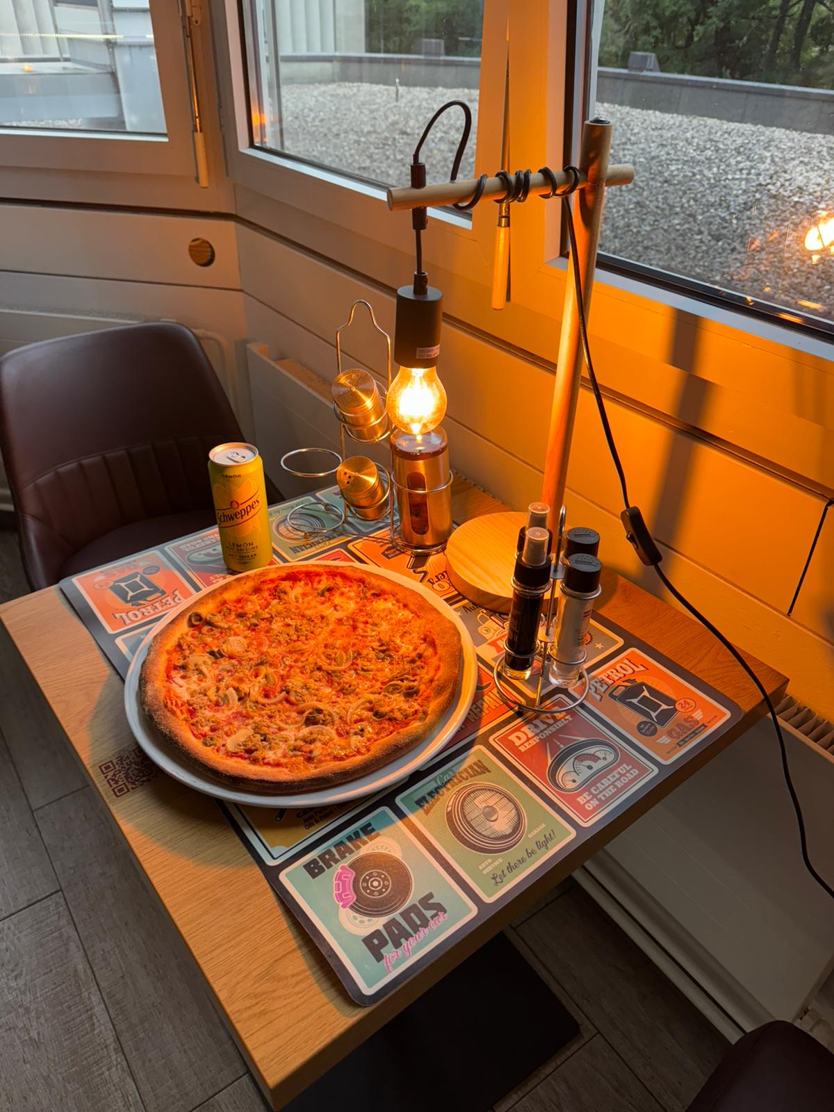 Intérieur du restaurant Dali Food à Nyon